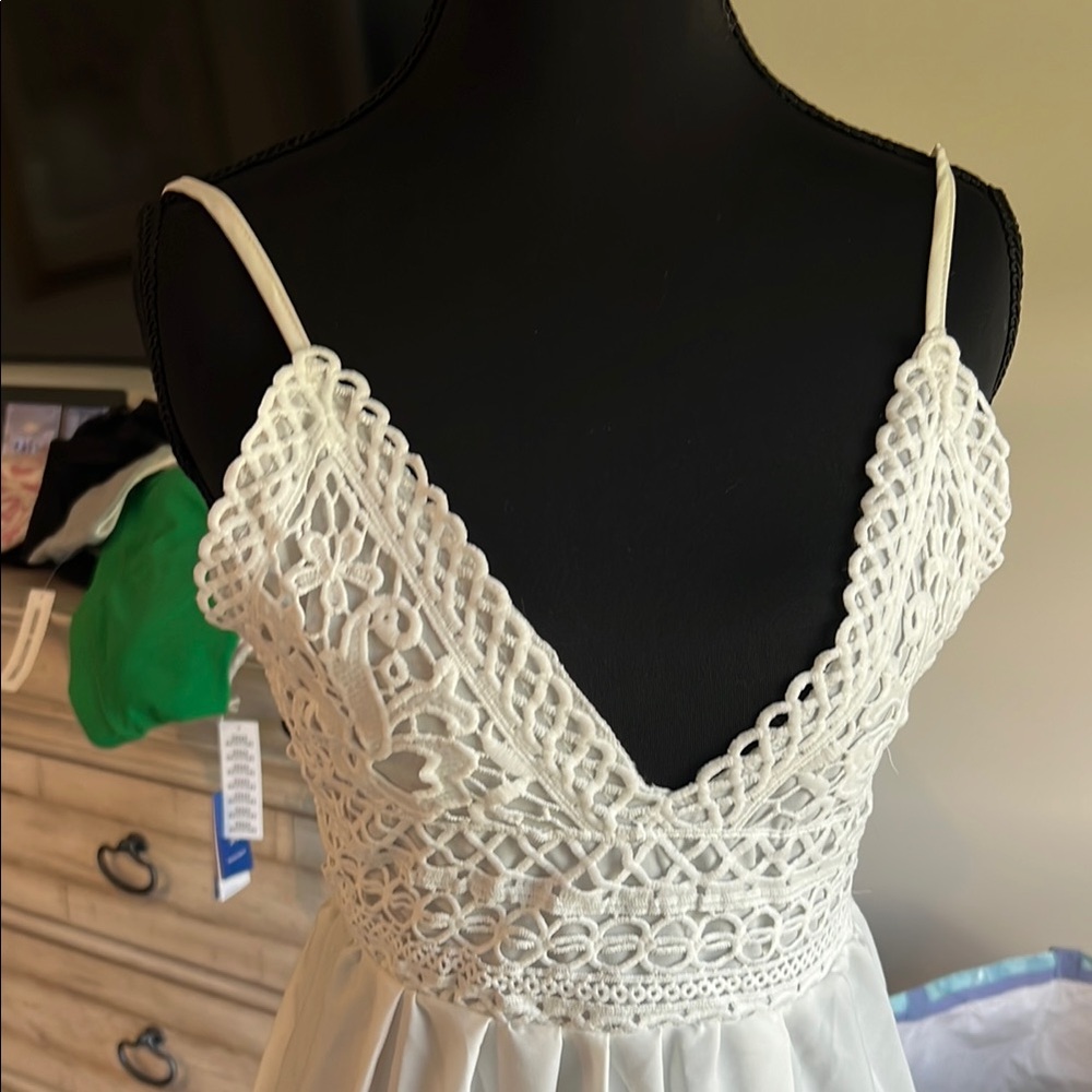 Source Unknown White Lace Backless Dress